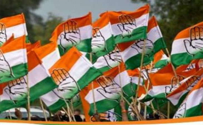 कांग्रेस प्रत्याशी के नामांकनपत्र पर दर्ज कराई आपत्ति कांग्रेस प्रत्याशी के नामांकनपत्र पर दर्ज कराई आपत्ति