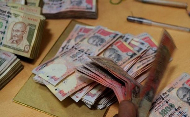 एटीएम से निकले 500-1000 के पुराने नोट एटीएम से निकले 500-1000 के पुराने नोट