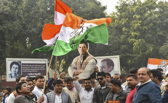 कांग्रेस मुख्यालय में 10 साल बाद जश्न कांग्रेस मुख्यालय में 10 साल बाद जश्न