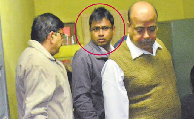 मध्यप्रदेश की लोकायुक्त ने एसडीओ और उपयंत्री रिश्वत लेते पकडाए मध्यप्रदेश की लोकायुक्त ने एसडीओ और उपयंत्री रिश्वत लेते पकडाए