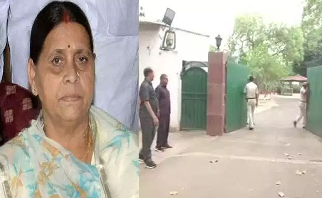 अचानक लालू यादव के घर पहुंची CBI अचानक लालू यादव के घर पहुंची CBI