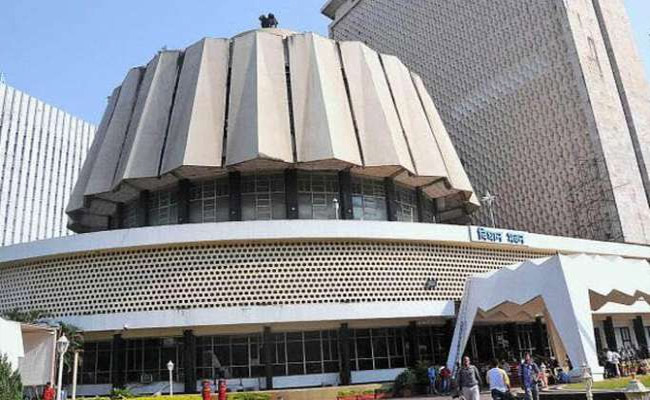 मराठा, मुसलमान और धनगर आरक्षण मामले में विधान सभा में हंगामा मराठा, मुसलमान और धनगर आरक्षण मामले में विधान सभा में हंगामा
