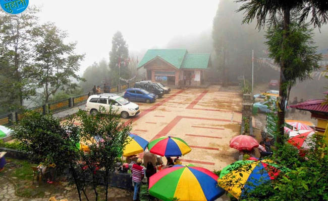 अंब्रेला झरना में एक व्यक्ति डूबा अंब्रेला झरना में एक व्यक्ति डूबा