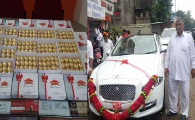 किसान ने ली 1.3 करोड़ की कार - सोने के वर्क वाली बांटी मिठाई किसान ने ली 1.3 करोड़ की कार - सोने के वर्क वाली बांटी मिठाई