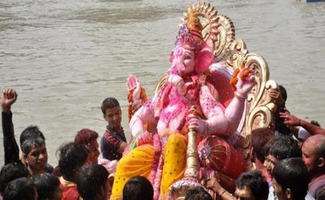 महाराष्ट्र में गणेश मूर्ति विसर्जन में 18 लोग डूबे महाराष्ट्र में गणेश मूर्ति विसर्जन में 18 लोग डूबे