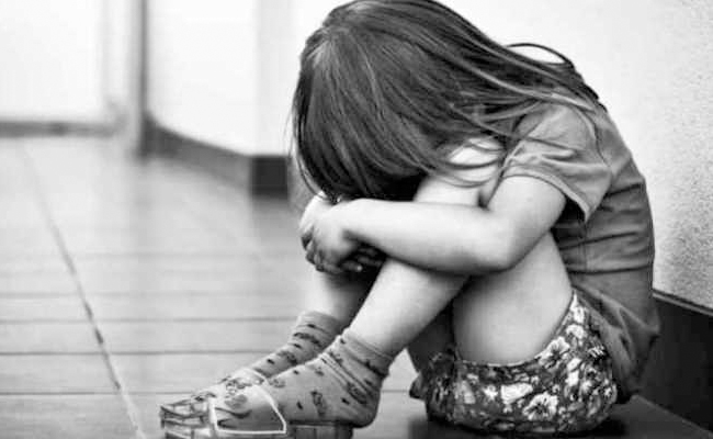 भोपाल : पड़ोसी पर लगा मासूम बच्ची से रेप का आरोप, जांच में जुटी पुलिस भोपाल : पड़ोसी पर लगा मासूम बच्ची से रेप का आरोप, जांच में जुटी पुलिस