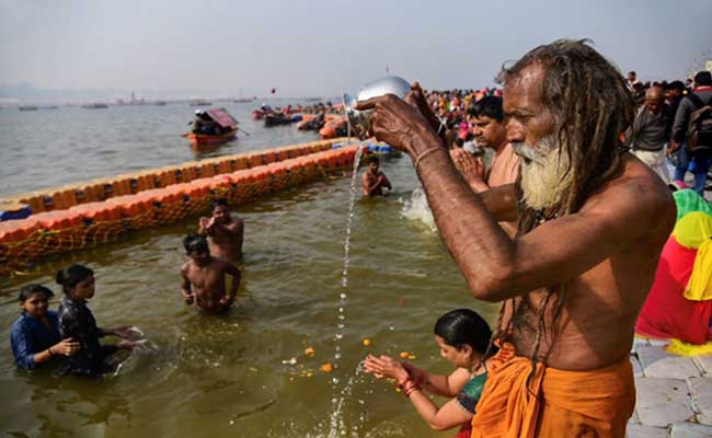 प्रयागराज: आवाहन अखाड़ा के दो महामंडलेश्वर निष्कासित प्रयागराज: आवाहन अखाड़ा के दो महामंडलेश्वर निष्कासित