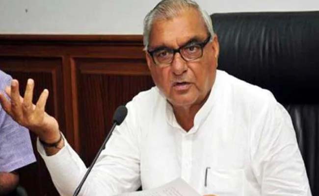 मंडियों से समूचा धान खरीदने का मुख्यमंत्री का बयान किसानों के साथ धोखा: हुड्डा मंडियों से समूचा धान खरीदने का मुख्यमंत्री का बयान किसानों के साथ धोखा: हुड्डा
