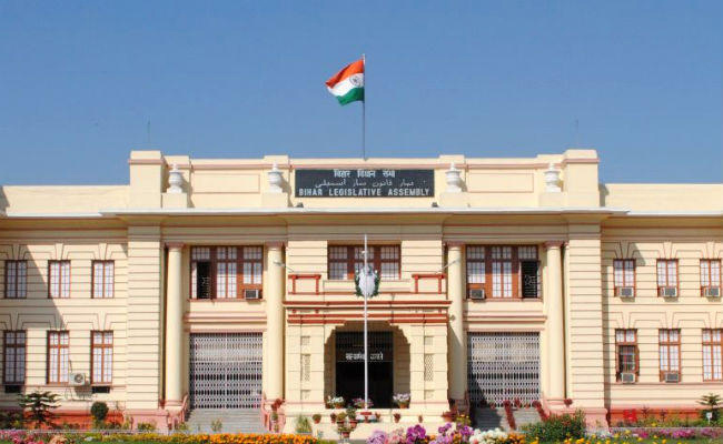 बिहार : विपक्ष के हंगामे के कारण विधानसभा की कार्यवाही स्थगित बिहार : विपक्ष के हंगामे के कारण विधानसभा की कार्यवाही स्थगित