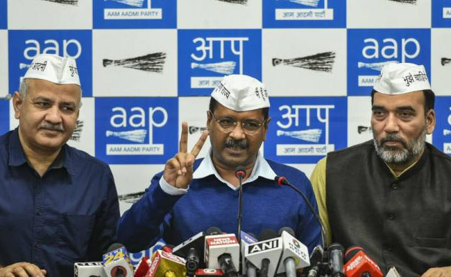 केजरीवाल को रैली की इजाजत नहीं मिलने से बीजेपी पर भड़की आप केजरीवाल को रैली की इजाजत नहीं मिलने से बीजेपी पर भड़की आप