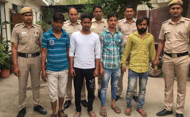 क्रिकेट में हुआ झगड़ा तो दोस्त की कर दी बर्बर हत्या- आंखें फोड़ीं... क्रिकेट में हुआ झगड़ा तो दोस्त की कर दी बर्बर हत्या- आंखें फोड़ीं...