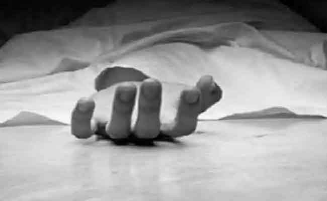 घर में सो रहे युवक की गला रेतकर हत्या घर में सो रहे युवक की गला रेतकर हत्या