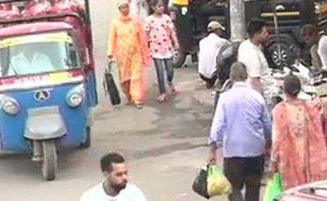 जम्मू-कश्मीर में अनेक हिस्सों में हालत सामान्य जम्मू-कश्मीर में अनेक हिस्सों में हालत सामान्य