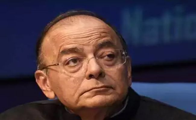 मुखी ने एम्स जाकर जेटली के स्वास्थ्य की जानकारी ली मुखी ने एम्स जाकर जेटली के स्वास्थ्य की जानकारी ली