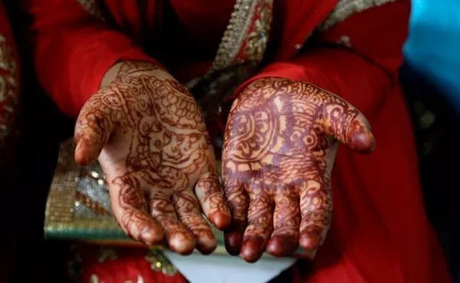 कश्मीर घाटी में हजारों शादियां रुकीं, करोड़ों का व्यवसाय चौपट कश्मीर घाटी में हजारों शादियां रुकीं, करोड़ों का व्यवसाय चौपट
