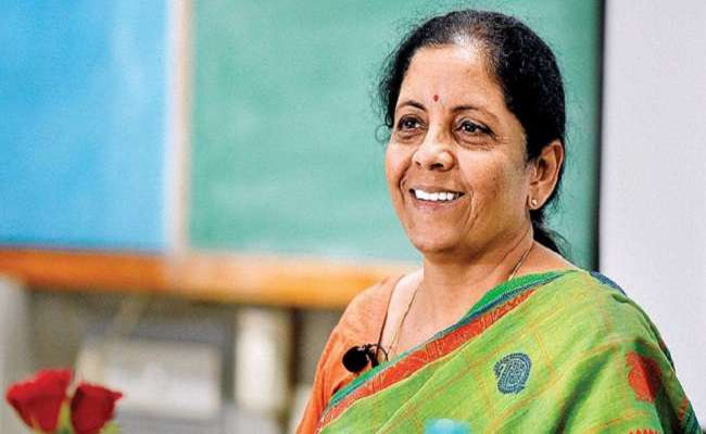 देश की अर्थव्यवस्था में कोई गिरावट नहीं: सीतारमण देश की अर्थव्यवस्था में कोई गिरावट नहीं: सीतारमण