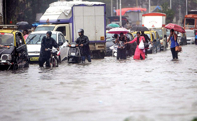 महाराष्ट्र : बाढ़ प्रभावित कोल्हापुर, सांगली जिले को वित्तीय मदद महाराष्ट्र : बाढ़ प्रभावित कोल्हापुर, सांगली जिले को वित्तीय मदद