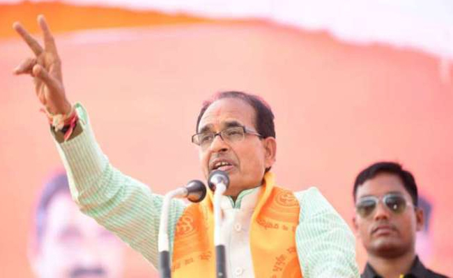 माफिया के खिलाफ कार्रवाई के नाम पर आम जनता को किया जा रहा परेशान: शिवराज माफिया के खिलाफ कार्रवाई के नाम पर आम जनता को किया जा रहा परेशान: शिवराज