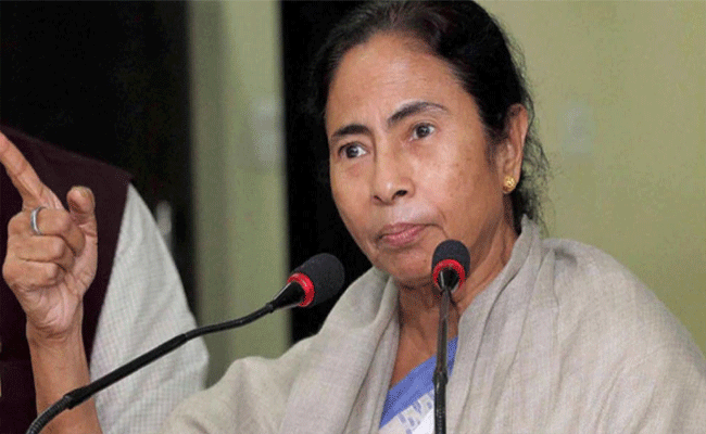 विपक्षी सांसदों का निलंबन सरकार की तानाशाही मानसिकता : ममता विपक्षी सांसदों का निलंबन सरकार की तानाशाही मानसिकता : ममता