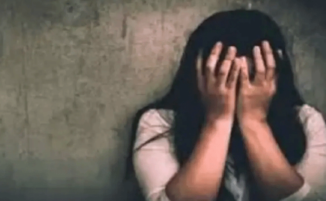 उधार दिए रुपये मांगने पर मारपीट कर महिला को किया अर्धनग्न उधार दिए रुपये मांगने पर मारपीट कर महिला को किया अर्धनग्न