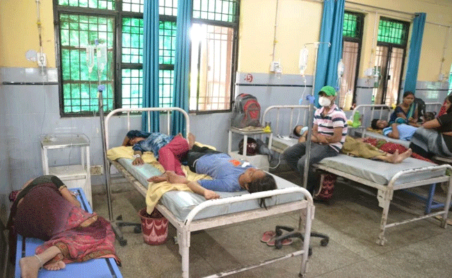 MP में डेंगू का कहर: अस्पतालो में बेड की हुई कमी, 1 बेड पर 2 मरीज भर्ती करने नौबत MP में डेंगू का कहर: अस्पतालो में बेड की हुई कमी, 1 बेड पर 2 मरीज भर्ती करने नौबत