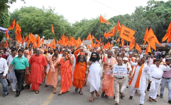 छत्तीसगढ़: झंडा विवाद के बाद आज बड़ी हिन्दू महासभा, RSS व BJP के दिग्गज होंगे शामिल छत्तीसगढ़: झंडा विवाद के बाद आज बड़ी हिन्दू महासभा, RSS व BJP के दिग्गज होंगे शामिल