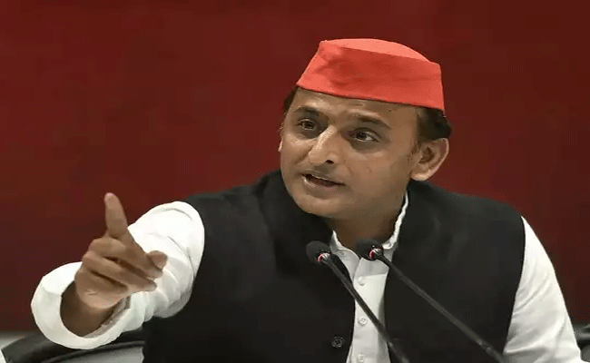 PM मोदी के लाल टोपी वाले बयान पर अखिलेश का पलटवार, बोले- हनुमान जी का भी रंग लाल PM मोदी के लाल टोपी वाले बयान पर अखिलेश का पलटवार, बोले- हनुमान जी का भी रंग लाल