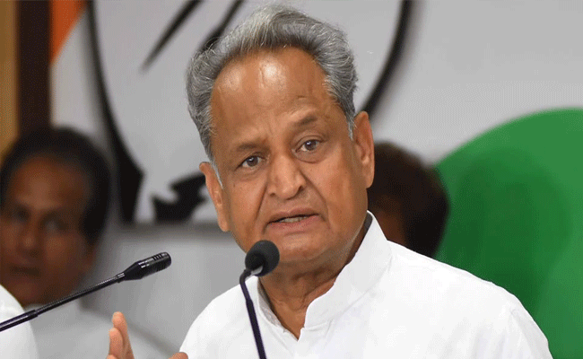 कोरोना नियमों का पालन नहीं करने पर बरतनी पड़ेगी सख्ती : गहलोत कोरोना नियमों का पालन नहीं करने पर बरतनी पड़ेगी सख्ती : गहलोत