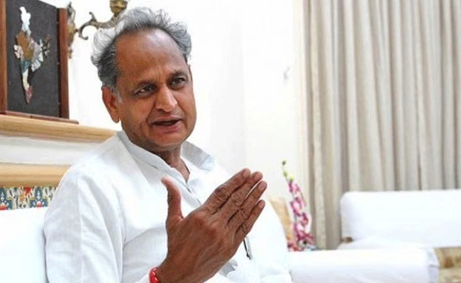 कुंभ, गुजरात और महाराष्ट्र से आये लोगों के कारण गांवों में फैला कोरोना : गहलोत कुंभ, गुजरात और महाराष्ट्र से आये लोगों के कारण गांवों में फैला कोरोना : गहलोत