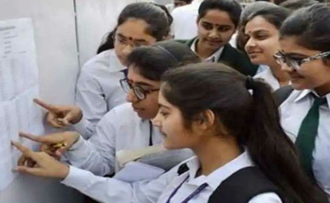 छत्तीसगढ़ में हायर सेकेण्डरी के घोषित परिणाम में बालिकाएं रही अव्वल छत्तीसगढ़ में हायर सेकेण्डरी के घोषित परिणाम में बालिकाएं रही अव्वल