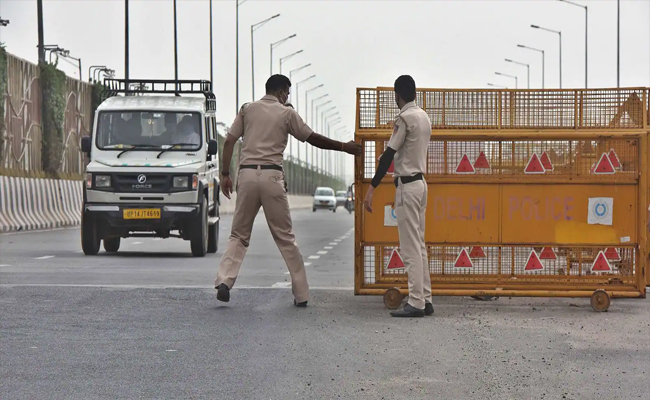 नौ अगस्त तक बढ़ा लॉकडाउन, दुकानें और मॉल अब रात 10 बजे तक खुलेंगे नौ अगस्त तक बढ़ा लॉकडाउन, दुकानें और मॉल अब रात 10 बजे तक खुलेंगे