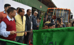 केजरीवाल ने दिल्ली की पहली इलेक्ट्रिक बस को हरी झंडी दिखा किया रवाना